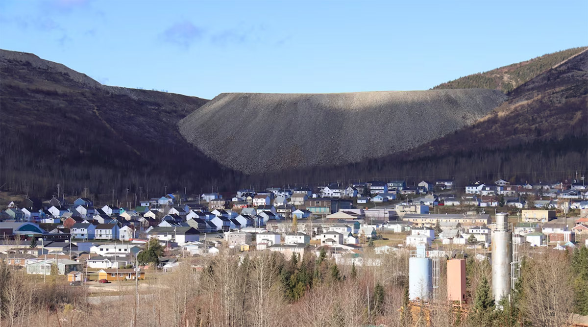 Les restes de l'exploitation de la mine de cuivre sont toujours bien visibles à Murdochville